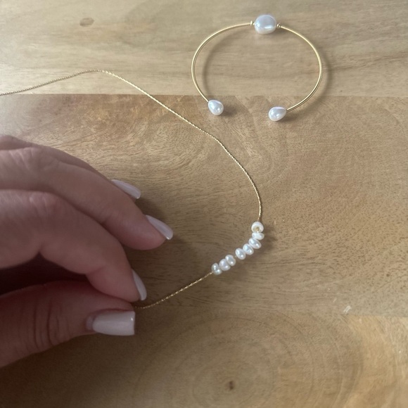 LALA JEWELRY Gold and White Pearl Necklace Elegant Jewelry and Bracelet - Picture 3 of 6